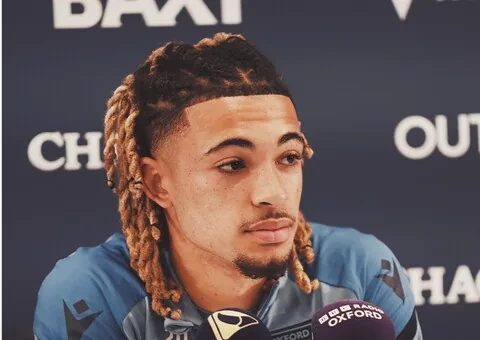 Luka Lynch trong phần họp báo được Oxford United đăng tháng 9 năm 2026